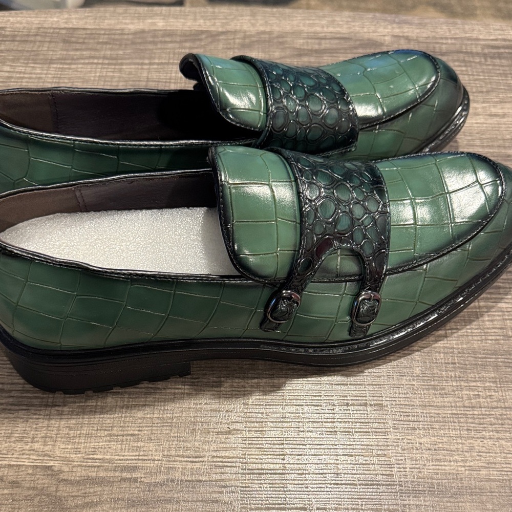 Men's Green Croc-Embossed Faux Leather Loafers - Picture 7 of 8